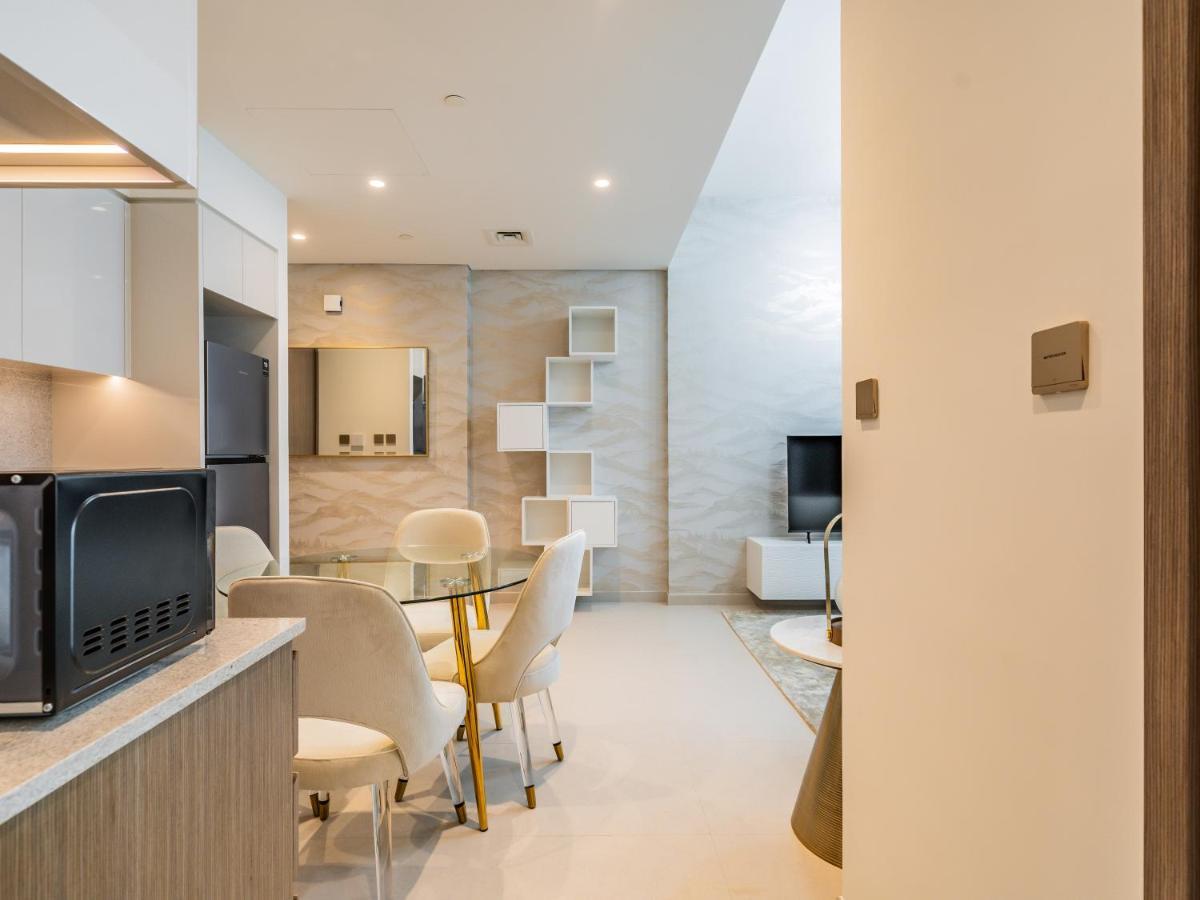 Radiant 1br In Burj Royale - Downtown * Dubai