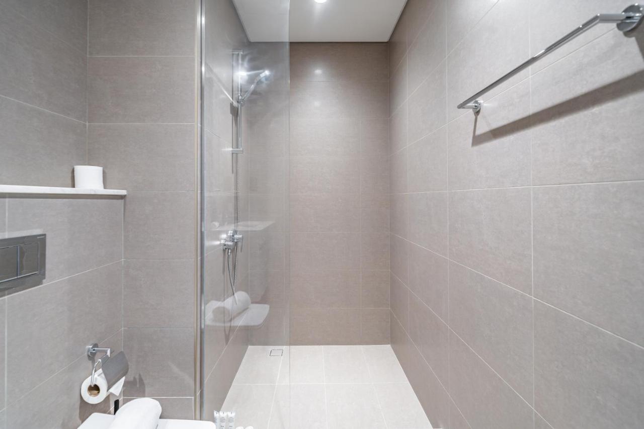 Radiant 1br In Burj Royale - Downtown * Dubai